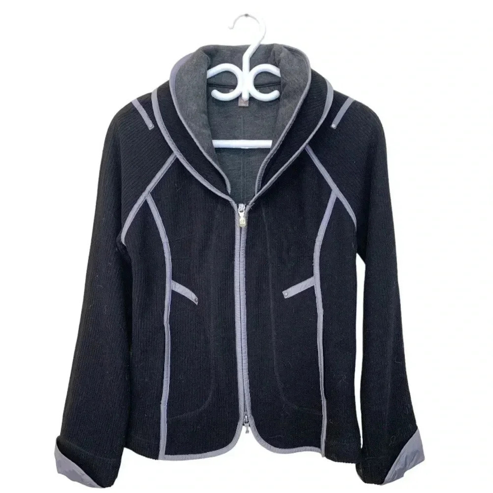 Spanner gorgeous jacket/sweater, black w gray trim 2 way zipper, 2 front pockets